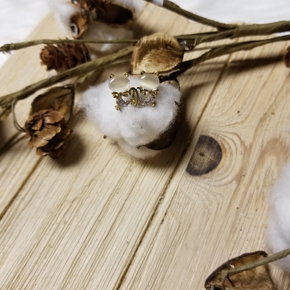 💥💥HOST PICK💥💥🐱🐈Very Cute Cat earrings with CZ's in CREAM 🐱🐈 - Picture 8 of 11